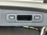 お好みの位置で止められるメモリー機能付の電動リアゲートです!後ろが狭い駐車場でもスムーズに荷物を積めて、さらに背が低い人の手がムリなく届く高さで止めることも可能です!