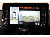 車両を上から見たような映像表示するパノラミックビューモニター付き!