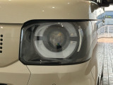 LEDヘッドライトは、点灯の瞬間から最大光量を発揮し、突然暗くなるトンネルなどでの安定感を高めます。