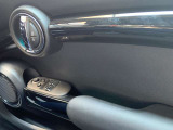 車両の詳細、ご質問につきましては、弊社営業スタッフまでお気軽にご連絡下さいませ。遠方のお客様には実車の詳細画像送信も承ります。