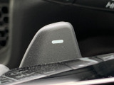 ■パドルシフト■ステアリングから手を離さずに、簡単にシフトチェンジ。マニュアル車感覚のシフトチェンジが愉しめます。自分の手で操縦している感が増して運転を愉しく出来る装備です!