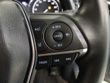 ステアリング右側には、運転支援機能を手元で操作できるスイッチ類を配置しています