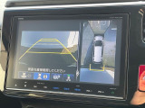 【マルチビューカメラシステム】専用のカメラにより、上から見下ろしたような視点で360度クルマの周囲を確認することができます☆死角部分も確認しやすく、狭い場所での切り返しや駐車もスムーズに行えます。