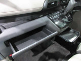 インストスライドボックス ティッシュボックスがまるまる一つ入るボックスです運転席からも開け閉め可能です