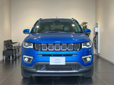 【フロントグリル】7スロットルグリルはJeep伝統の証です。SUVのみにこだわり続けている伝統あるJeep車へお乗り頂いてみてはいかがですか?