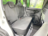 後部座席も気になるようなキズ・汚れやへたり等、大きなダメージはなく、良好な状態です。