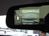 【アラウンドビューモニター】上から見下ろすような視点でスムース駐車をサポートしてくれるアラウンドビューモニター(^v^)ルームミラーに映し出されます。