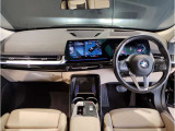 BMWの運転席はドライバーオリエンテッドという構造を採用。ドライバー目線の操作がしやすい設計になっており、ドライブ中にも目線の移動が少なく運転中にも簡単に操作ができます。