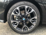 【BMWアロイホイル】軽量かつ強度に拘ったアロイホイル。走行性能ポテンシャルを引き出す設計。車の足元を引き締めてくれる大きなポイントはアロイホイルです。