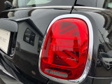 リング型のデイライトとウィンカーランプがなんともMINIならではで目立ちます!夜も安心な明るいLEDヘッドライトです!