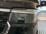 LEDヘッドライトは、点灯の瞬間から最大光量を発揮し、突然暗くなるトンネルなどでの安定感を高めます。