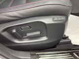 シートメモリー機能を備える10WAYパワーシートを装備!体格や好みに応じたポジションをスムーズに調整できます。