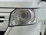 LEDヘッドライトは、点灯の瞬間から最大光量を発揮し、突然暗くなるトンネルなどでの安定感を高めます。
