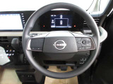 運転が楽しくなる明るく開放的な運転席まわりです。