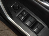 電動格納式ドアミラー・パワーウインドウを装備しています。