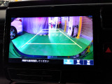 バックカメラの画像です。ガイドラインがスムースな車庫入れをサポートいたします。車庫入れの安心感がアップしますね。