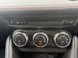 四季を通じて車内を快適に保つオートエアコンを装備しています。又、冬場の朝一のスタート時には大変嬉しいシートヒーターを運転席&助手席に装着、ヒーターが効き始めるまでの冷間時でも快適にスタート出来ます!