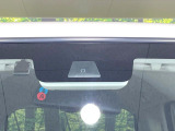 【ホンダセンシング】走行中に前方の車両等を認識し、衝突しそうな時は警報とブレーキで衝突回避と被害軽減をアシスト。より安全にドライブをお楽しみいただけます。