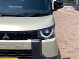 LEDヘッドライトは、本当に明るくて安全です。暗い夜道からお客様を守ってくれます。運転しやすいですし、自慢にもなるかも?黄色いハロゲンライトと見比べてください。