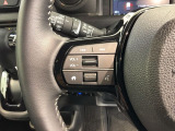 ステアリングにオーディオ操作スイッチが付いています。オーディオ画面に直接タッチしなくても操作が出来ますので、運転に集中できます。
