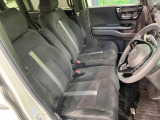 運転席まわりには十分なスペースがあり、大柄な方でもゆったり運転していただける環境です。