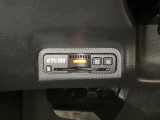 ハンドルの左下にETC2.0がついています。高速道路の料金所の通過も楽々です。 カードの取り出しもしやすい場所についています。