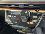 感覚的に使いやすいシフトレバー!電動パーキングにオートブレーキホールドもついています。e-POWERならではのワンペダル操作もできます。