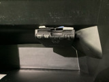 グローブBOX内のカードの取り出しもしやすい場所にETCがついています。高速道路の料金所の通過もラクラクです!。