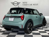 MINIを熟知したメカニックによる100項目の点検・整備を行います。不具合箇所、交換時期に達している部品に関しましては、全て当社負担で交換してからのご納車となります。