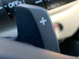 ■パドルシフト■ステアリングから手を離さずに、簡単にシフトチェンジ。マニュアル車感覚のシフトチェンジが愉しめます。自分の手で操縦している感が増して運転を愉しく出来る装備です!
