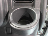運転席側ドリンクホルダー付いています。