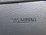 運転席にSRS二-エアバッグを採用 下肢の障害を軽減ことができます