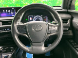 【純正革巻きステアリング】上質な革を使用することで、手にしっかり馴染みとても運転しやすいハンドルです♪