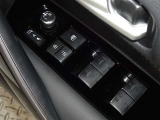 電動格納式ドアミラー・パワーウインドウを装備しています。