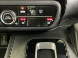 運転席/助手席シートヒーターで寒い日もすぐに温かくなり快適に過ごせます。2段階の温度調整が可能です