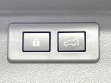 【パワーバックドア】スマートキーや運転席のボタンを押すだけでリアゲートが自動で開閉します!荷物を持っている時や、高い位置にあるバックドアを閉める際に便利な機能です♪