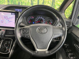 【純正革巻きステアリング】上質な革を使用することで、手にしっかり馴染みとても運転しやすいハンドルです♪
