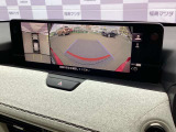 【360&deg;ビューモニター】  とても分かりやすい、クルマの上から見下ろしたような映像で、駐車サポートをしてくれます。