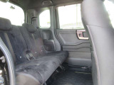 2列目も足元が広々しています。足元が狭い車は乗っていても疲れますよね・・・これだけ広ければ後部座席の方も大満足!皆様で楽しいドライブを!