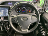 【純正革巻きステアリング】上質な革を使用することで、手にしっかり馴染みとても運転しやすいハンドルです♪