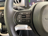 ステアリングにオーディオ操作スイッチが付いています。オーディオ画面に直接タッチしなくても操作が出来ますので、運転に集中できます。