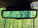 【デジタルインナーミラー】後席の大きな荷物や同乗者で後方が確認しづらい時でも安心!カメラが撮影した車両後方の映像をルームミラー内に表示。クリアな視界で状況の確認が可能です!