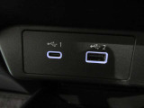 USB充電専用電源ソケットも付いています。モバイル機器などの充電専用