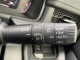 ■オートライト■車外の明るさに応じて、自動的にライトの点灯・消灯をしてくれます。トンネルが続くような道でも、いちいちライトスイッチを操作する必要がありません。消し忘れの心配もありません。