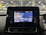 ディスプレイオーディオやカーナビは、現代のドライブにおいて欠かせない装備のひとつです。初めての場所でも迷いにくく、快適なルート案内で運転をサポートします。移動中のエンターテインメント性も高まります。