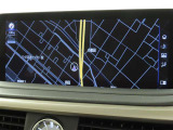 メーカー装着のナビを装備しております。