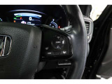 Hondaセンシングの機能のひとつ、アダプティブクルーズコントロール付!アクセルから足を離しても設定したスピードと前車との車間を保ち走行してくれます!車線維持もアシスト☆高速道路で疲労軽減ですね☆