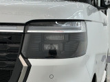 LEDヘッドライトは、点灯の瞬間から最大光量を発揮し、突然暗くなるトンネルなどでの安定感を高めます。