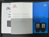 スマートキーは鍵をバッグに入れたままでもドアロックの開閉やエンジンのON・OFFができます。夜間や雨の日も鍵を探さなくて良いので便利です。