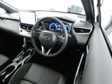 【運転席まわり】・・・ハンドルやシートなども隅々までクリーニング済み。キレイな車内でドライブがより一層快適にお楽しみいただけると思います。
